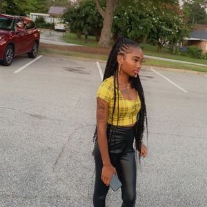 Meet your Posher, Desiree